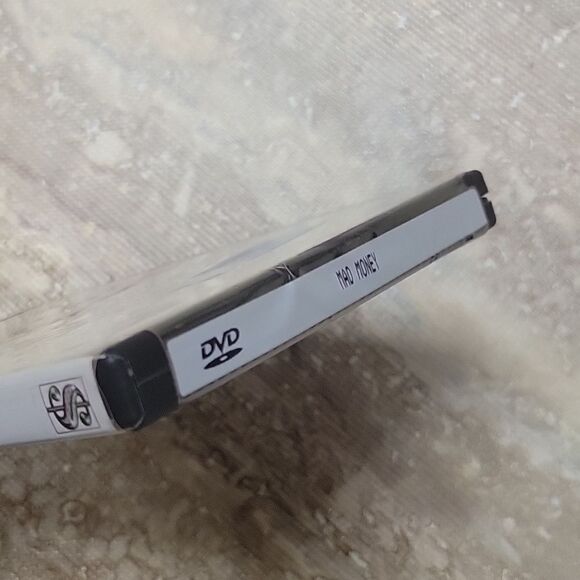 MAD MONEY DVD IN NEW CONDITION W/ DISNNE KEATON KATIE HOLMES, AND QUEEN LATIFA. - Picture 4 of 4